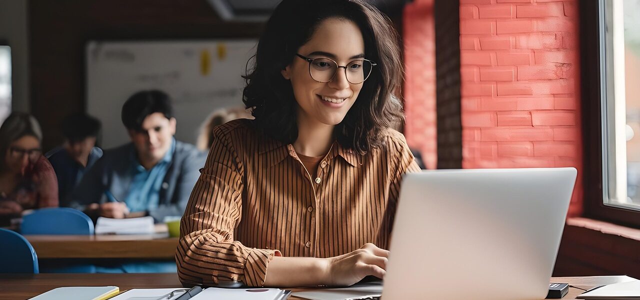 Imagen de reserva tu plaza portada en Estualia academia de inglés online y oposiciones