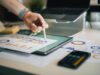 Primer plano de una persona analizando gráficos y estadísticas con un lápiz digital sobre un escritorio, representando el enfoque analítico y corporativo de un informe formal en inglés